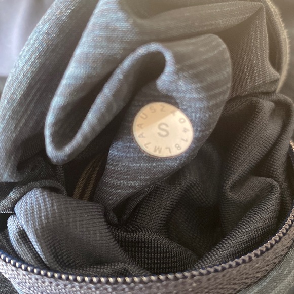 Lululemon T.H.E. Short 9" size s men’s 
Heathered  Iron Blue True Navy shorts - Picture 8 of 15